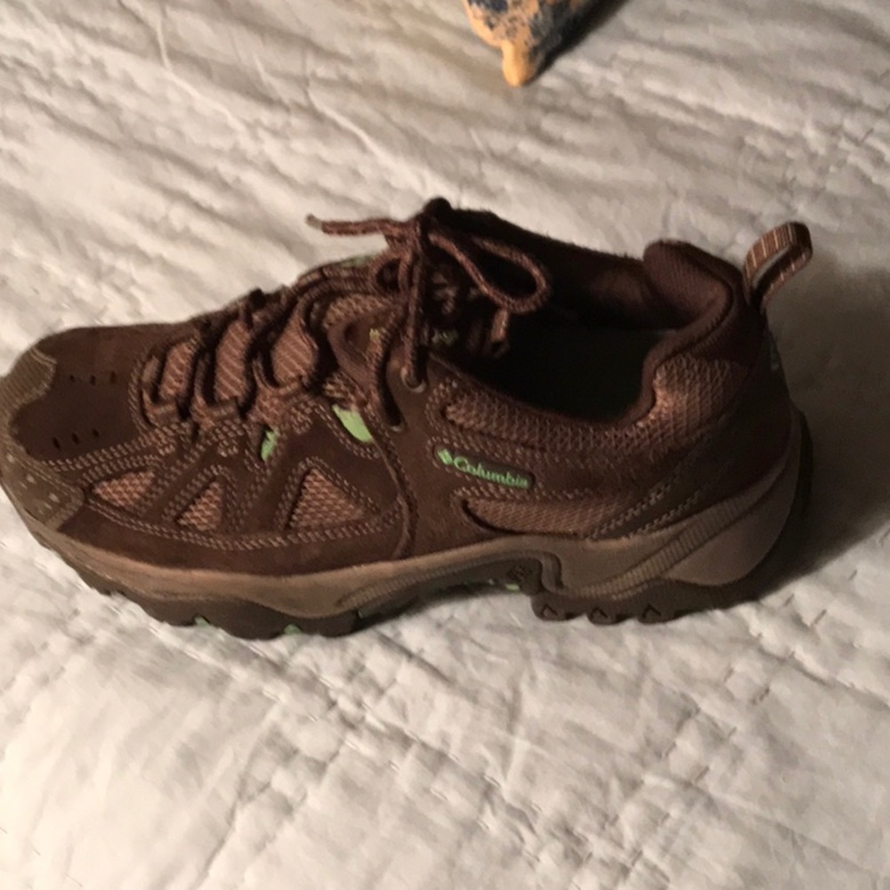 Columbia Brown Trail Sneaker with Green Accents